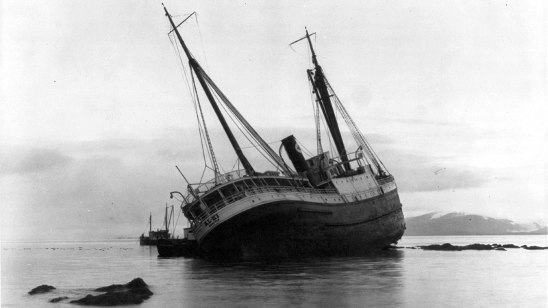 Illustration for article titled 30 Beautifully Haunting Shipwrecks From Around the World
